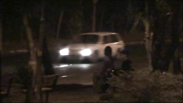 அந்தப் பெண் பையனை முடியைப் பிடித்து xnxx சிறந்த அக்டோபர் இழுக்கிறாள், அதனால் அவன் ஸ்ட்ராப்பானிலிருந்து நழுவுவதில்லை.